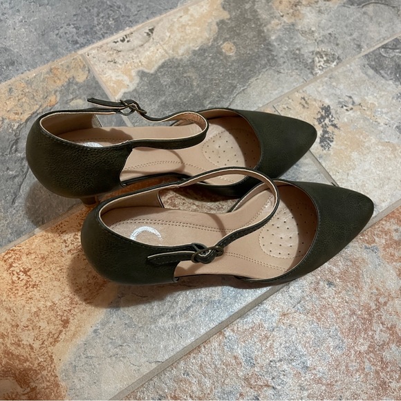 👠Deep Olive Green Ankle Strap  Pumps. - Picture 13 of 13